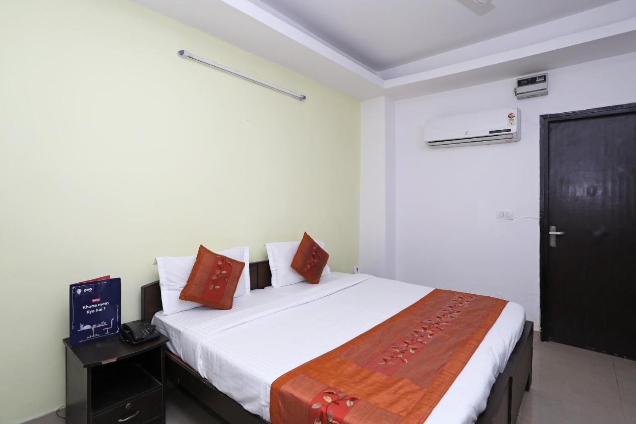 Oyo 11392 The Hotel Grand Hospitality Ноида Екстериор снимка