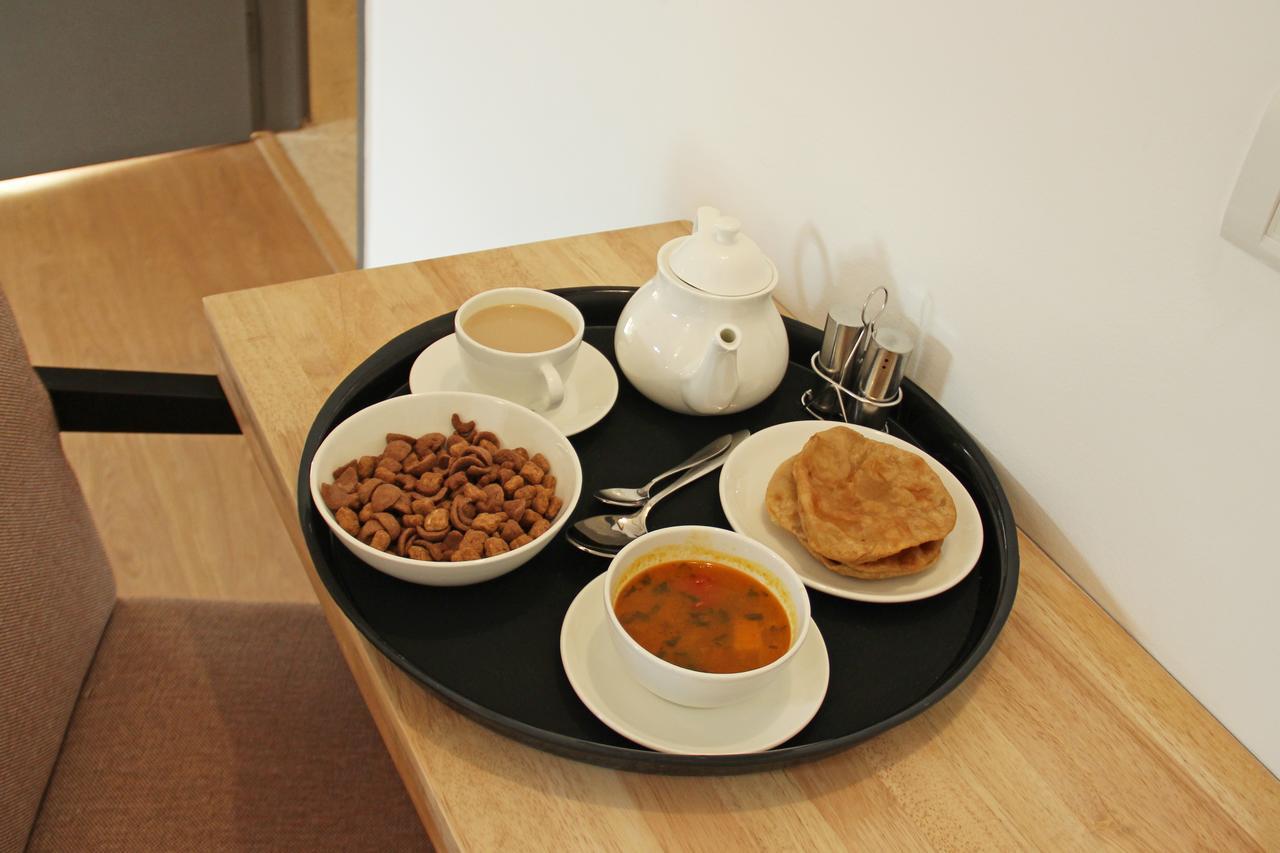 Oyo 11392 The Hotel Grand Hospitality Ноида Екстериор снимка