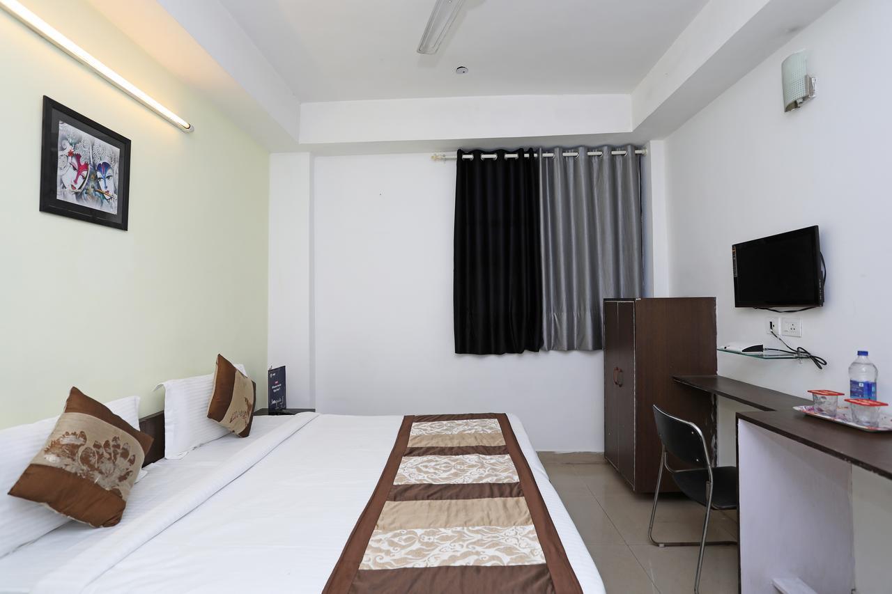 Oyo 11392 The Hotel Grand Hospitality Ноида Екстериор снимка