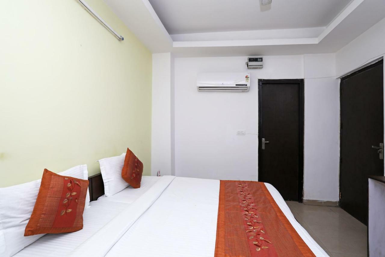 Oyo 11392 The Hotel Grand Hospitality Ноида Екстериор снимка